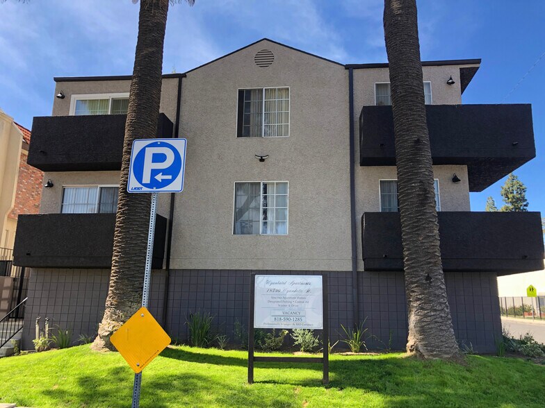 18540 Wyandotte St, Reseda, CA à vendre - Photo du bâtiment - Image 2 de 5
