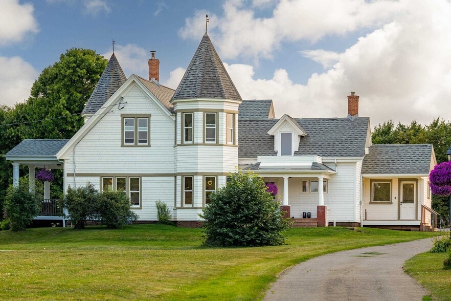 31 Nelson St, Victoria, PE for sale - Building Photo - Image 2 of 10