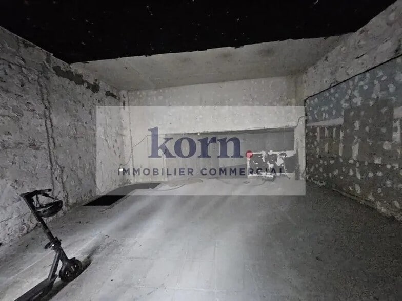 Retail in Paris for lease - Building Photo - Image 3 of 4