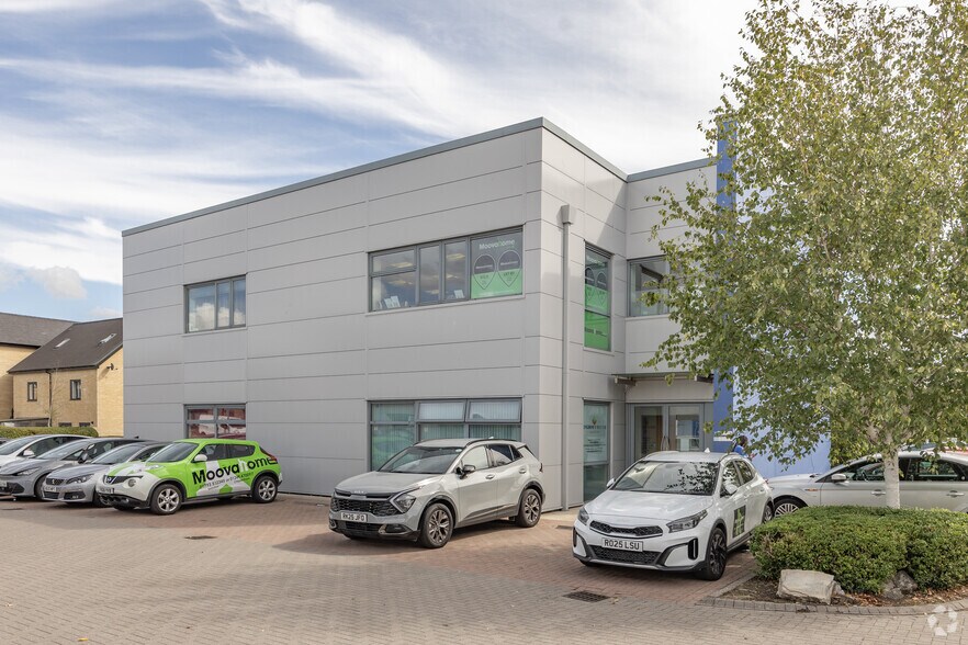 Kelvin Rd, Swindon à louer - Photo du bâtiment - Image 3 de 3