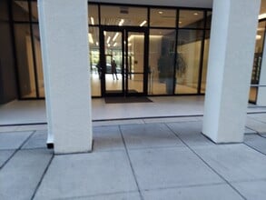 1000 N Ashley Dr, Tampa, FL à louer Hall d’entrée- Image 1 de 4