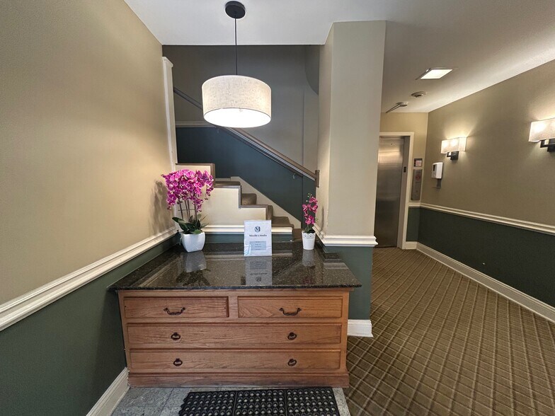 715-725 Elm St, Winnetka, IL à louer - Photo du bâtiment - Image 2 de 8