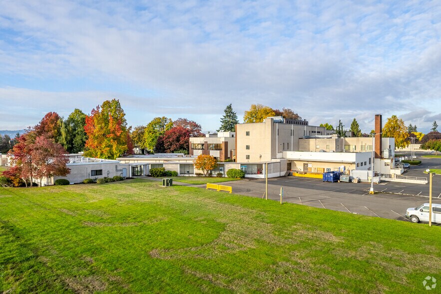 600 Broadway St, Longview, WA à vendre - Photo du bâtiment - Image 2 de 4