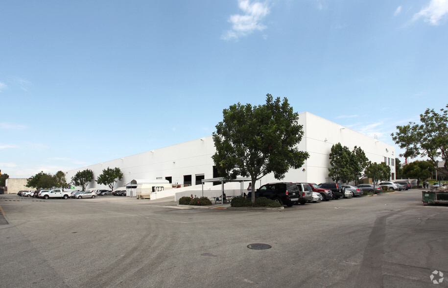 2721 S Harbor Blvd, Santa Ana, CA for lease - Building Photo - Image 3 of 6