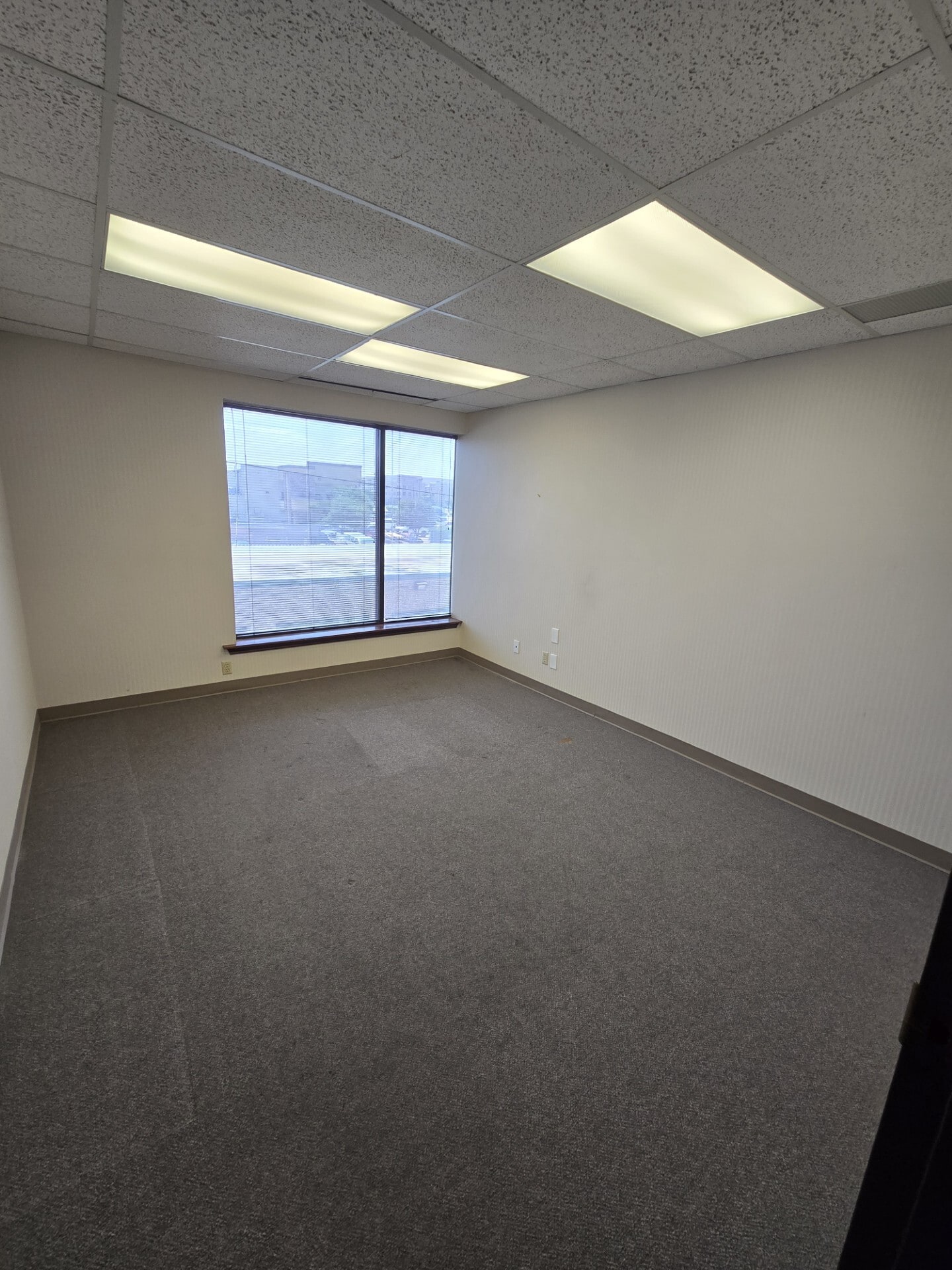 4015 Belt Line Rd, Addison, TX à louer Photo du bâtiment- Image 1 de 1