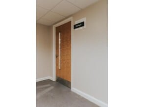 4 Lowndes Rd, Stourbridge for lease Interior Photo- Image 2 of 9