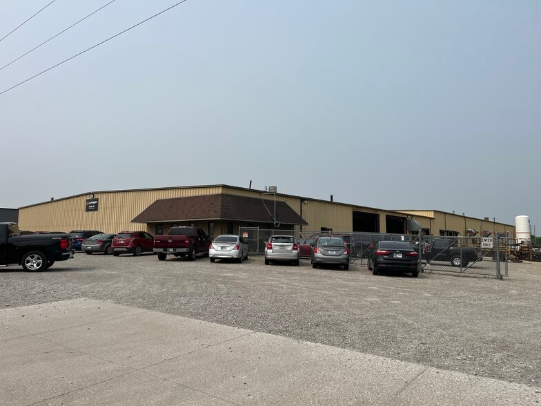 800 Weston Ave, Kendallville, IN for lease - Building Photo - Image 2 of 16