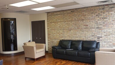 4042-4044 N Elston Ave, Chicago, IL à louer Photo intérieure- Image 2 de 9