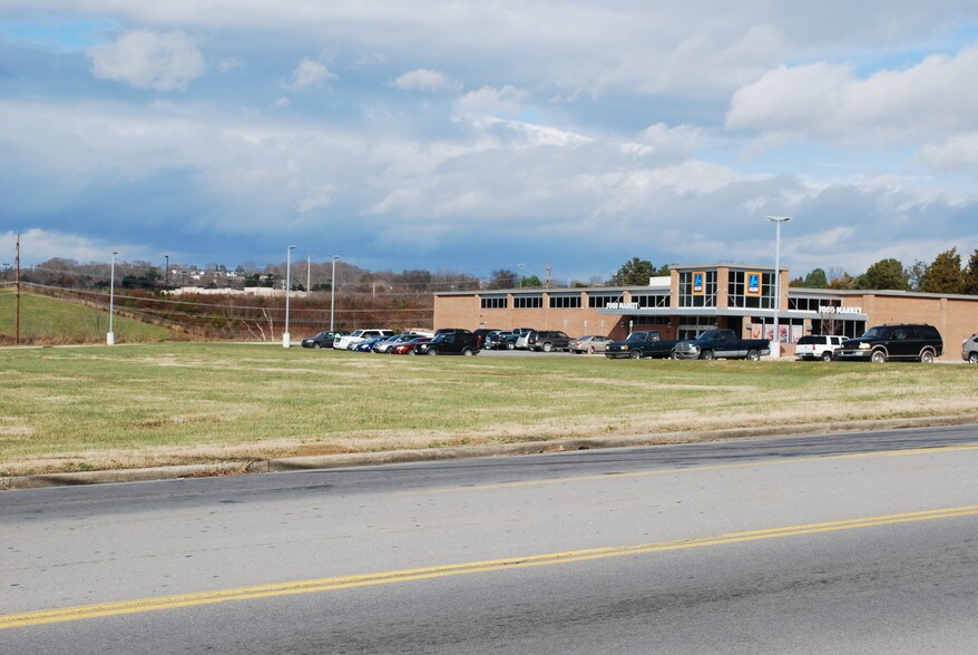 7340 Norris Fwy, Knoxville, TN à vendre - Photo du bâtiment - Image 2 de 6