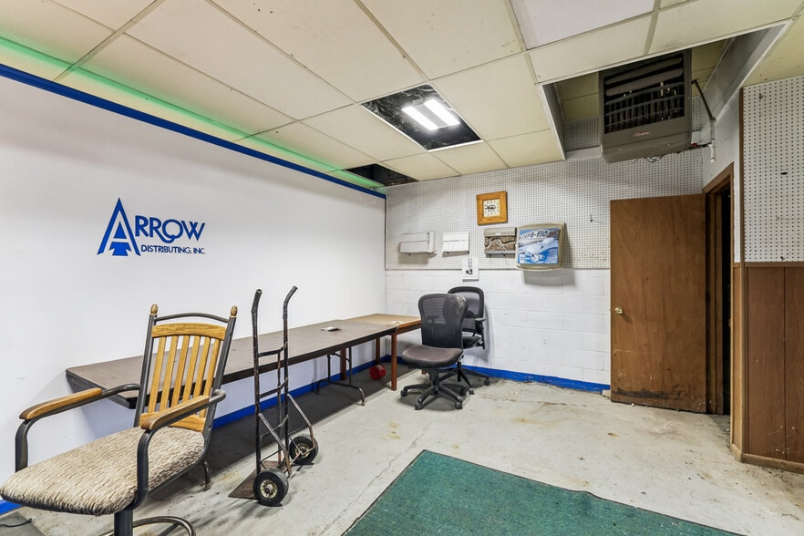 3939 E 14th St, Des Moines, IA for sale - Interior Photo - Image 3 of 28