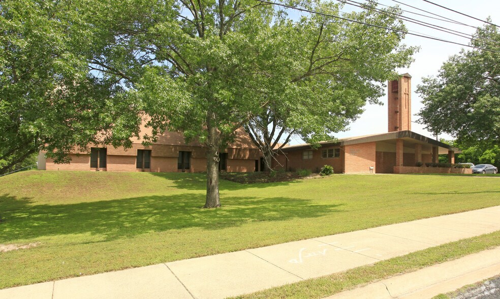 908 Old Koenig Ln, Austin, TX à louer - Photo du bâtiment - Image 2 de 13