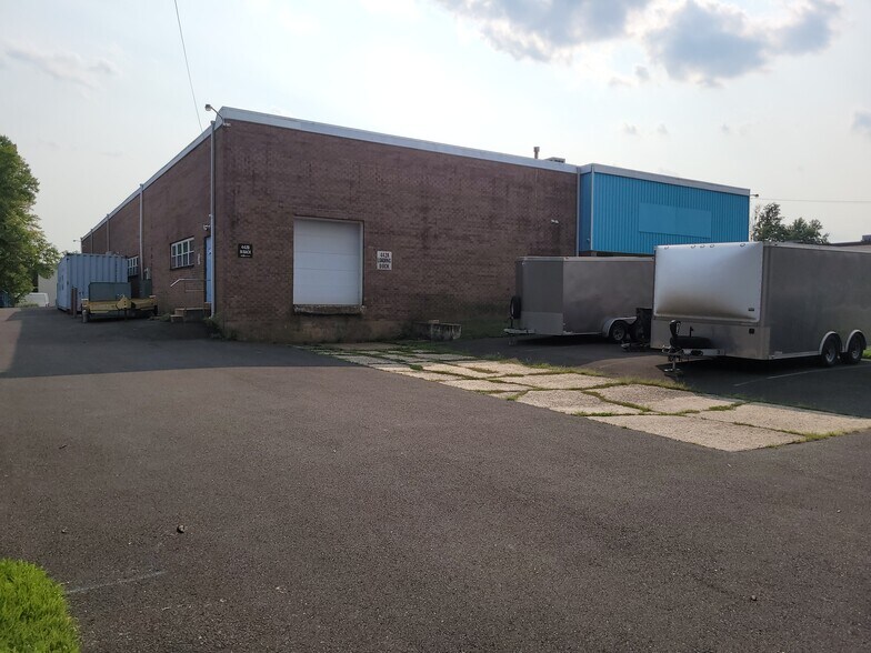 442 Pike Rd, Feasterville, PA à louer - Photo du bâtiment - Image 2 de 3