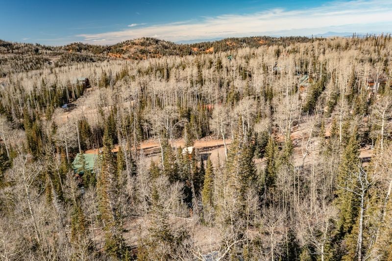 271 Deer Trail, Brian Head, UT for sale - Building Photo - Image 2 of 35