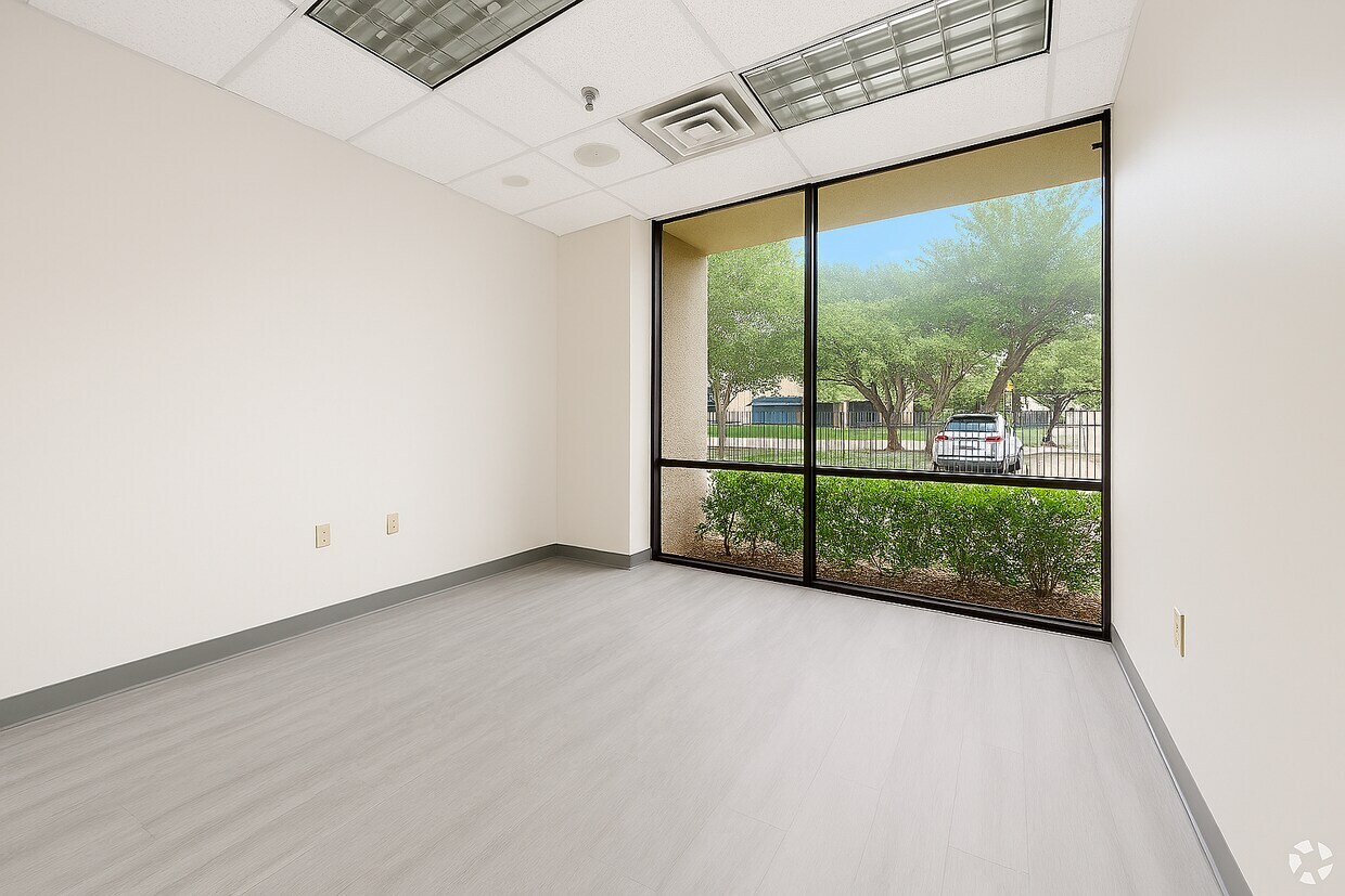 7920 Elmbrook Dr, Dallas, TX for lease Interior Photo- Image 1 of 1