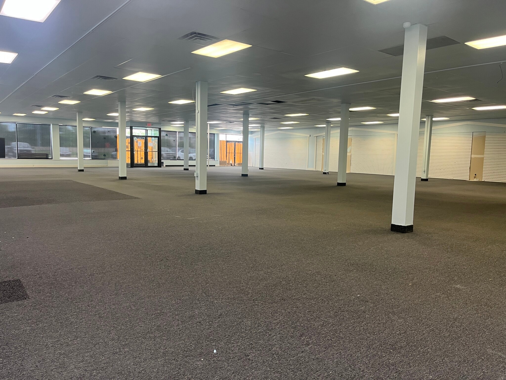 122 17th Ave NW, Rochester, MN for lease Interior Photo- Image 1 of 5