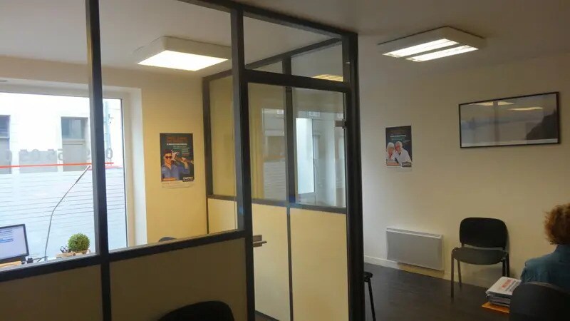 Retail in Quimper for lease - Interior Photo - Image 2 of 3