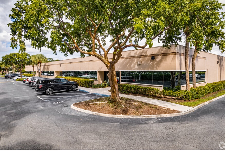 751 Park of Commerce Dr, Boca Raton, FL for lease - Building Photo - Image 1 of 6