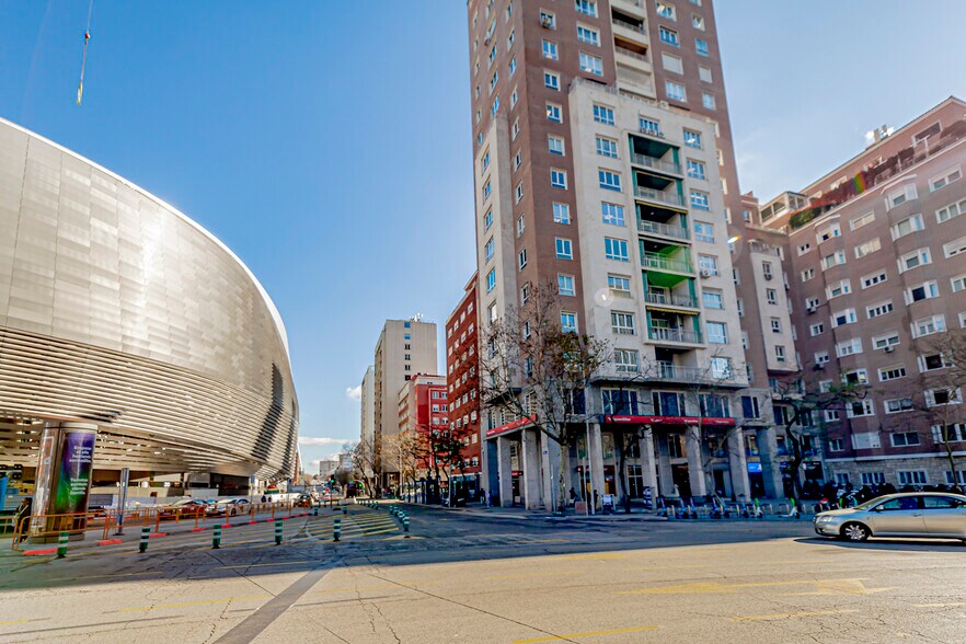 Paseo Castellana, 140, Madrid, Madrid à louer - Photo du bâtiment - Image 3 de 4