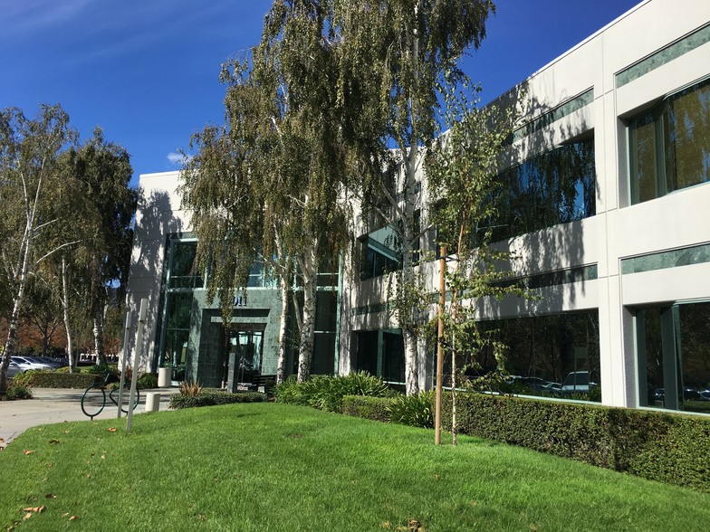 7011 Koll Center Pky, Pleasanton, CA for lease - Building Photo - Image 2 of 3