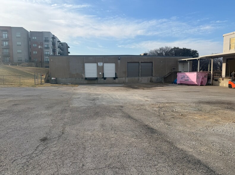 2300 Race St, Fort Worth, TX à louer - Photo du bâtiment - Image 2 de 7
