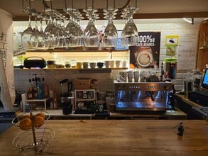 Retail in Barcelona, Barcelona for lease Interior Photo- Image 2 of 13