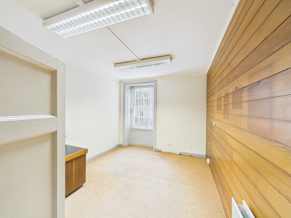 125 Nethergate, Dundee, ANS DD1 4DW - Unit 125 - - Interior Photo - Image 2 of 4