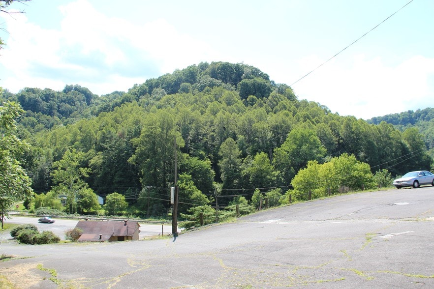 10232 Orby Cantrell Hwy, Pound, VA à vendre - Photo du bâtiment - Image 2 de 16