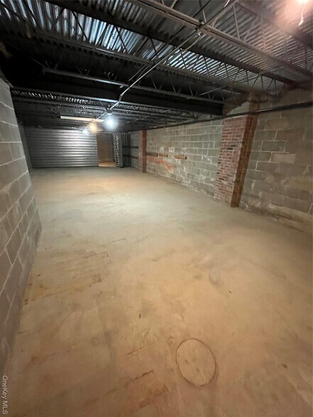 34 Glen St, Glen Cove, NY for lease - Building Photo - Image 2 of 8