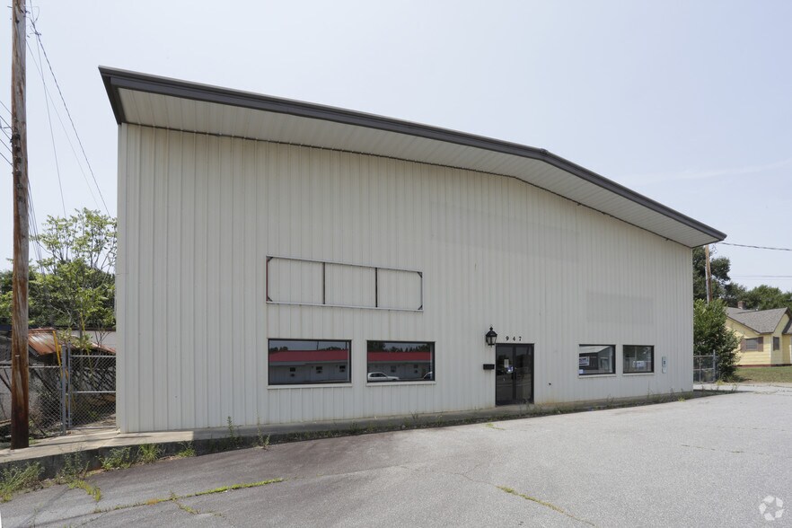 947 W Main St, Forest City, NC à vendre - Photo du bâtiment - Image 2 de 4