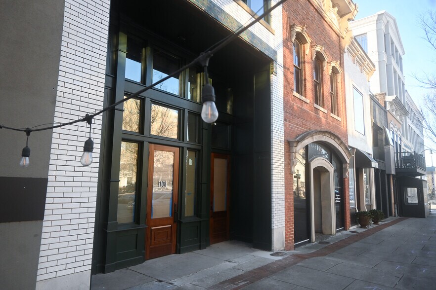 108 South Side Sq, Huntsville, AL à louer - Photo du bâtiment - Image 1 de 3