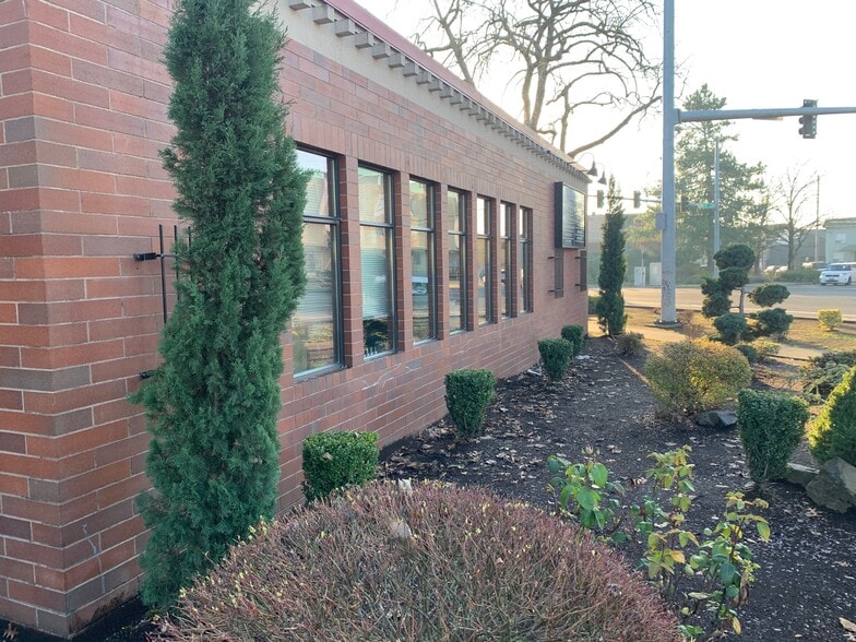 960 Broadway St NE, Salem, OR à louer - Photo du bâtiment - Image 3 de 14