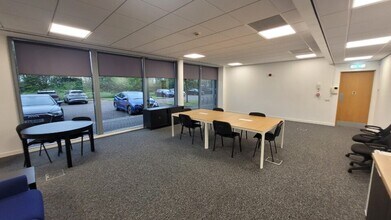 2-8 Dow Rd, Prestwick for lease Interior Photo- Image 2 of 6