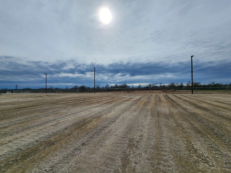 3940 Caldwell Lane, Del Valle, TX à louer - Photo du bâtiment - Image 3 de 4