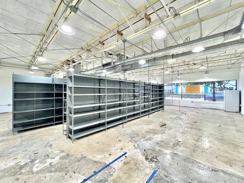 3390 SW 22nd St, Miami, FL à louer - Photo du bâtiment - Image 3 de 14