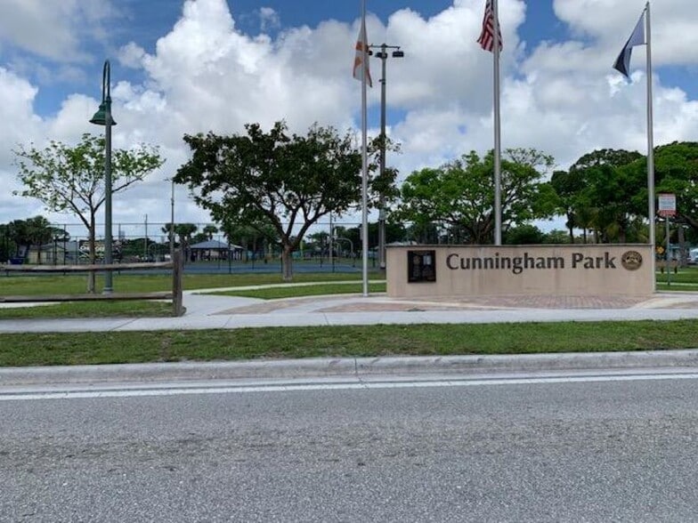 2840 Avenue S, Riviera Beach, FL à vendre - Photo du bâtiment - Image 2 de 12