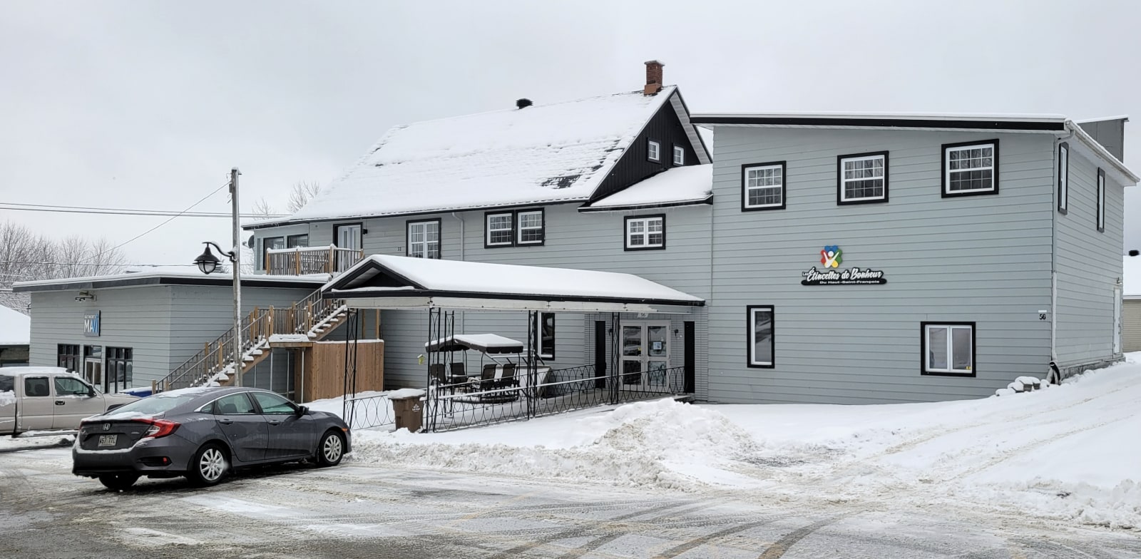 222 Rue Saint-Jean O, East Angus, QC for sale Primary Photo- Image 1 of 1