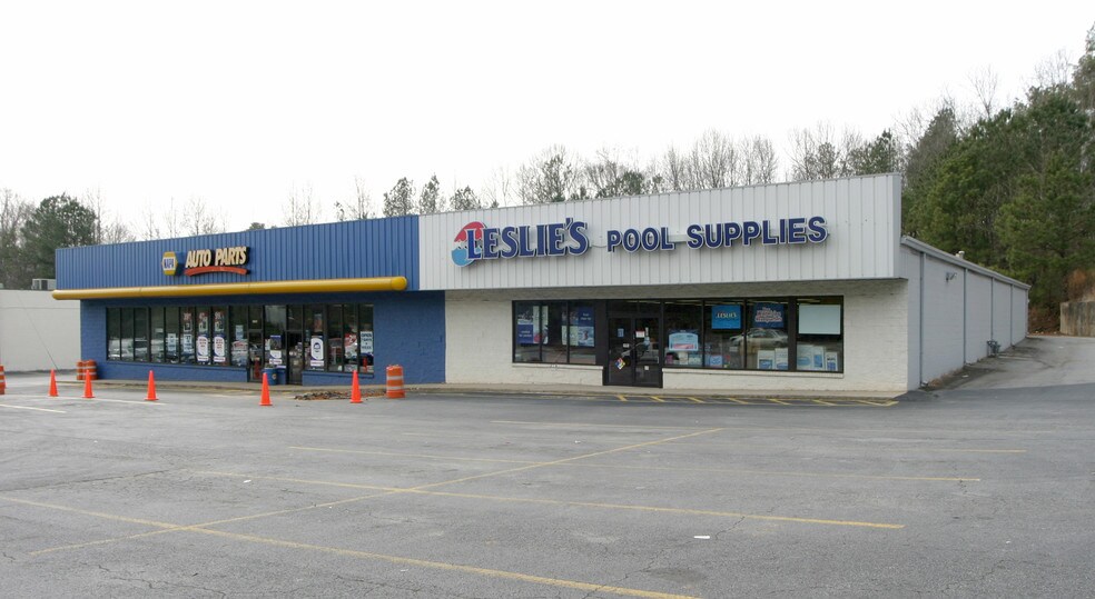 555 Indian Trail Rd NW, Lilburn, GA à louer - Photo du bâtiment - Image 2 de 3