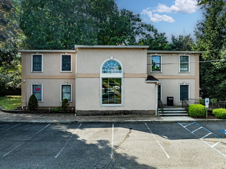 1562 Route 130, North Brunswick, NJ à vendre - Photo du bâtiment - Image 2 de 8