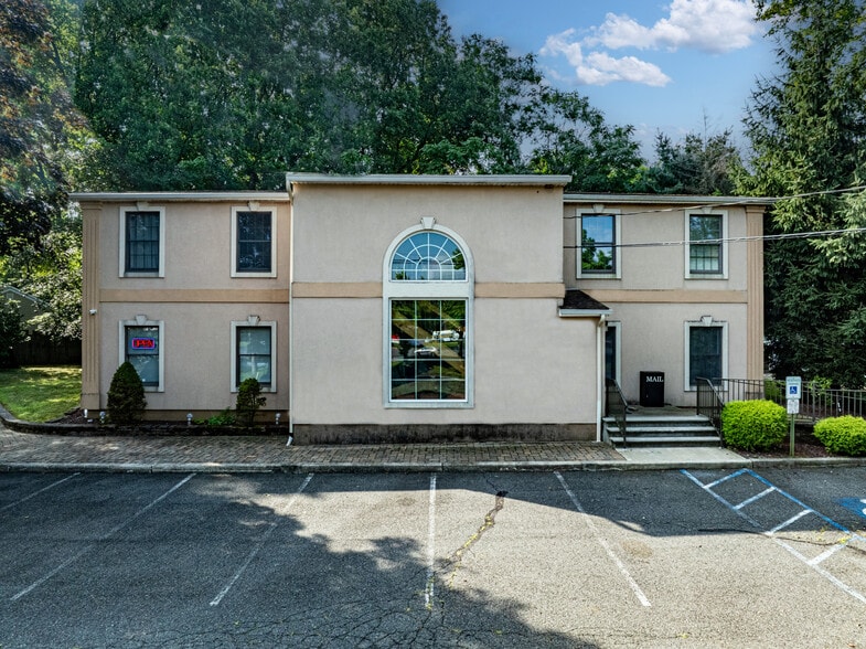 1562 Route 130, North Brunswick, NJ à vendre - Photo du bâtiment - Image 1 de 8