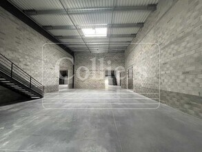 Flex in Manosque for lease Building Photo- Image 1 of 7