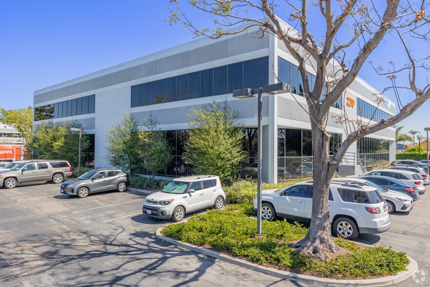 2200 W Orangewood Ave, Orange, CA for sale - Building Photo - Image 3 of 7