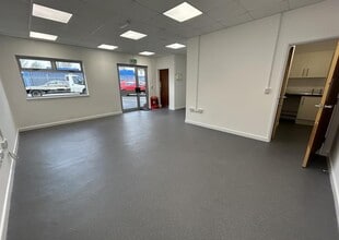 62 Valley Rd, Plymouth à louer Photo intérieure- Image 2 de 2