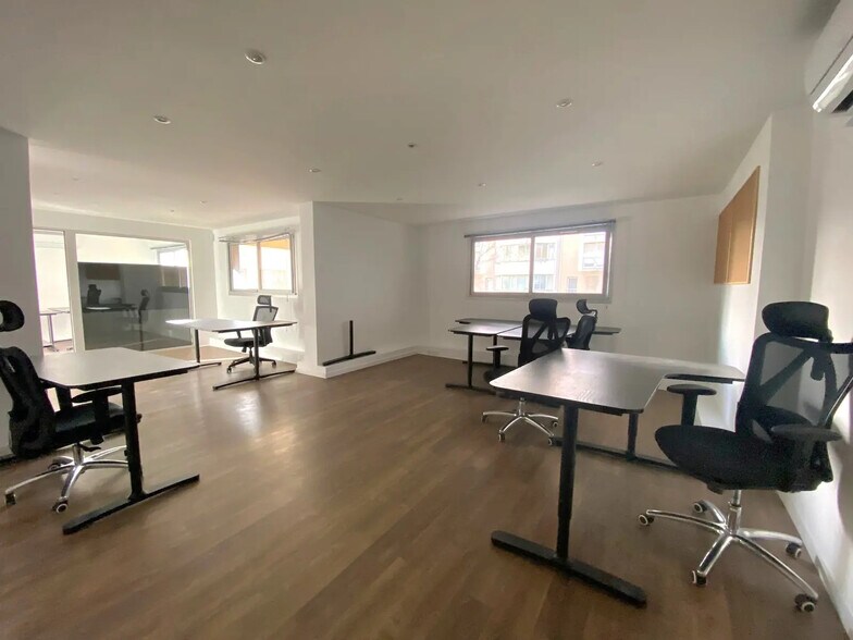 Office in Marseille for lease - Interior Photo - Image 3 of 8