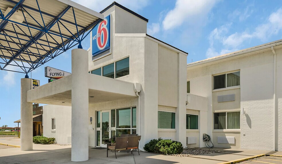 111 Circle Rd, Big Springs, NE à vendre - Photo du bâtiment - Image 2 de 7