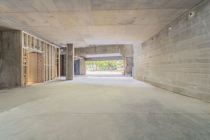 6332 Rue Sherbrooke O, Montréal, QC for lease - Interior Photo - Image 2 of 6