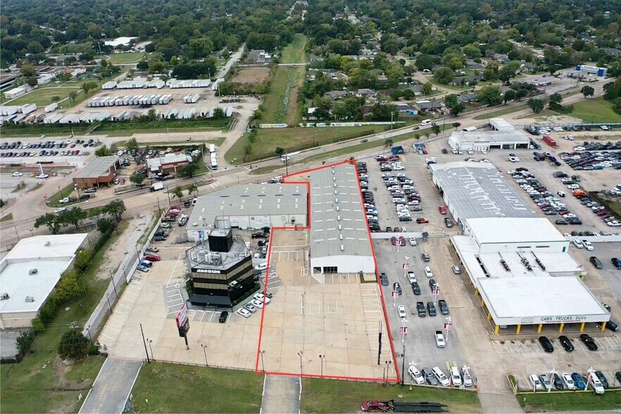 8245 North Fwy, Houston, TX à vendre - Photo du bâtiment - Image 1 de 12