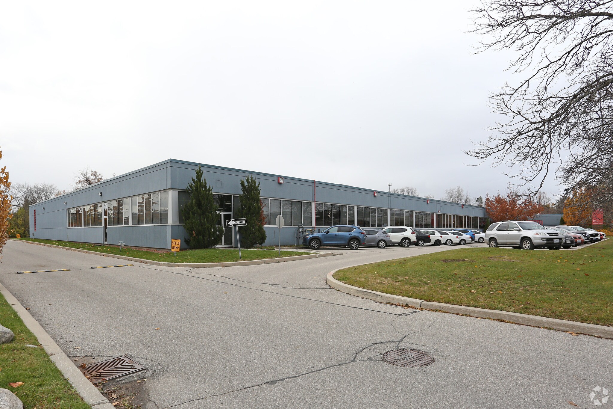 33 Kern Rd, Toronto, ON for lease Primary Photo- Image 1 of 7