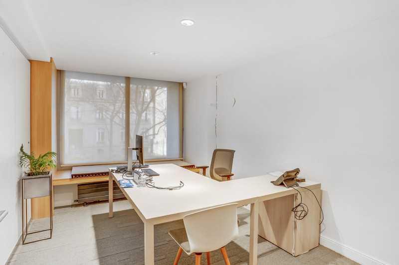 Immeuble residentiel dans Paris à vendre Photo intérieure- Image 1 de 6