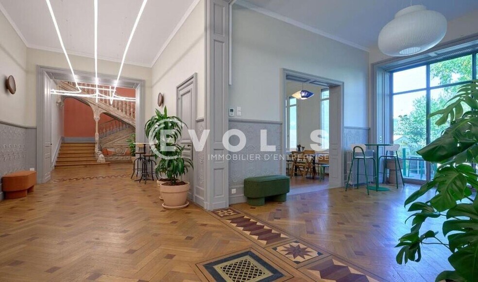 Office in Bordeaux for lease - Interior Photo - Image 2 of 4