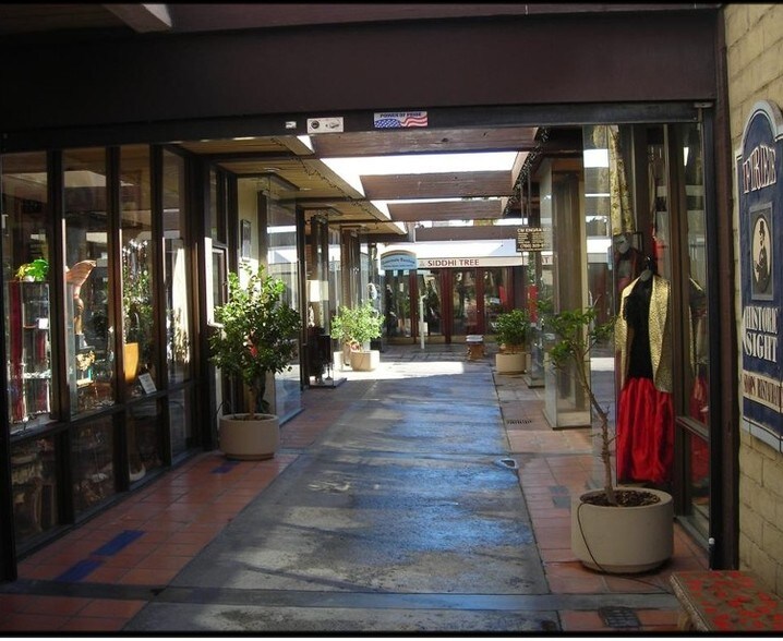 266-278 N Palm Canyon Dr, Palm Springs, CA for lease - Building Photo - Image 2 of 10